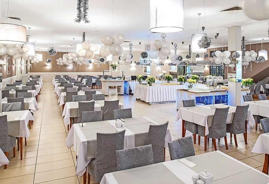 Silvester-Dinner im festlich geschmückten Restaurant des Hotel Akces Medical FIT&SPA
