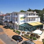 Außenansicht des AKZENT Waldhotel SPA Rügen – Silvester an der Ostsee erleben