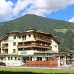 Außenansicht vom Hotel Alpina im Zillertal zu Silvester