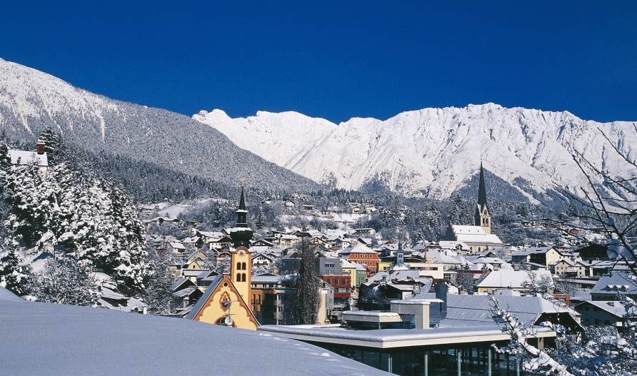 Winterliches Bergpanorama Imst Tirol mit Blick auf Silvesterurlaub