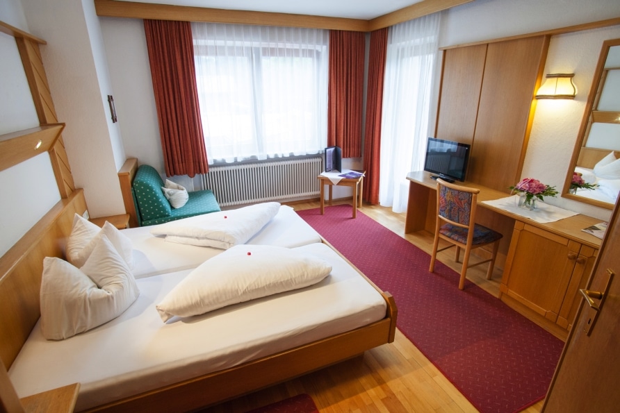 Helles Zweibettzimmer für Silvesterreise im Hotel Auderer