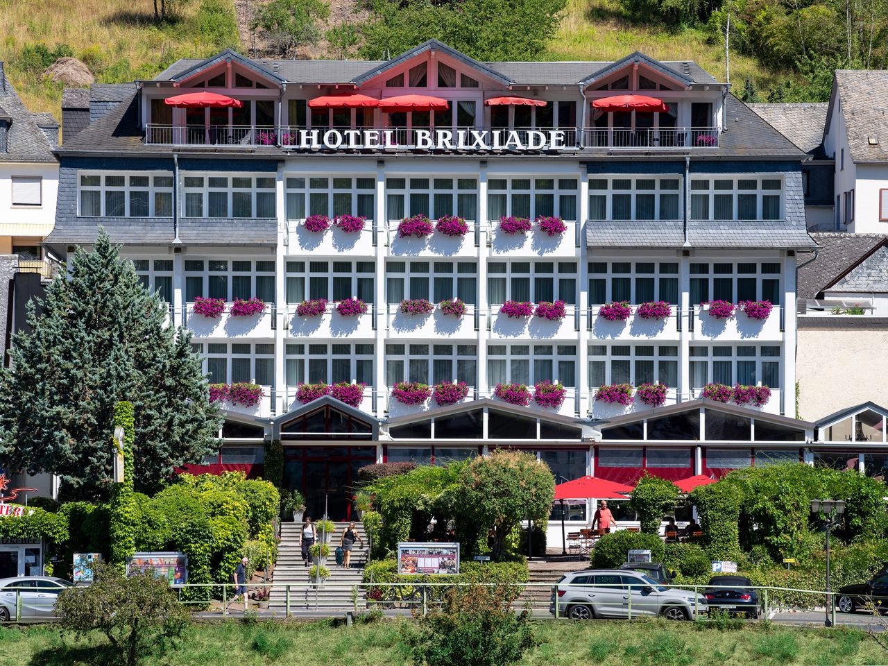 Hotel Brixiade & Triton in Cochem mit Blick auf die Mosel