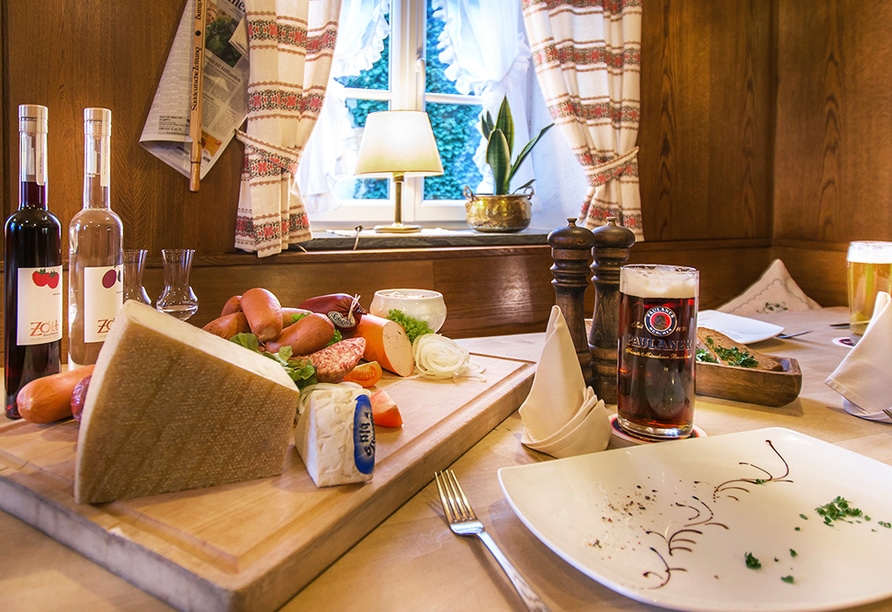 Regionale Brotzeit mit Bier im Hotel Diem an Silvester