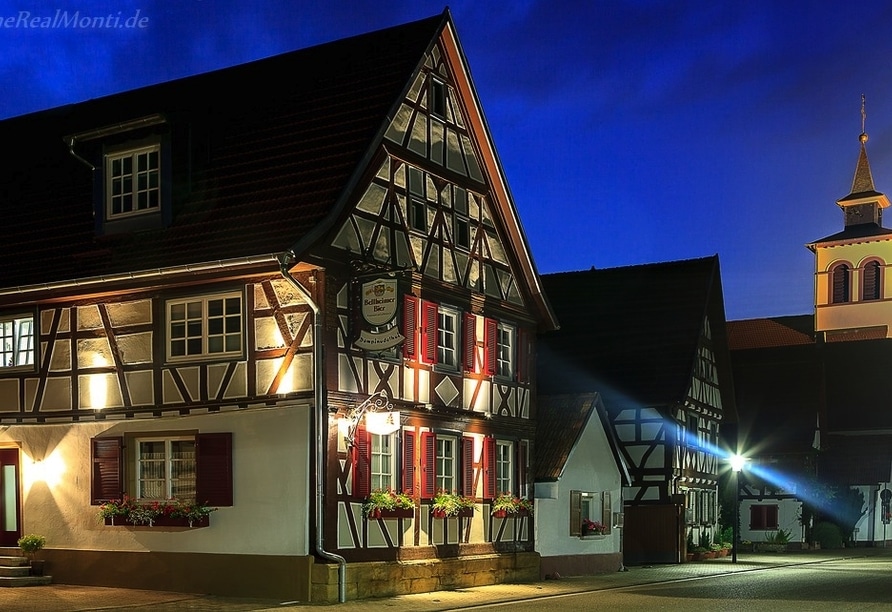 Außenansicht des historischen Hotel Duwakschopp in Herxheim – ein charmantes Fachwerkhotel für Ihre Silvesterreise