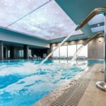Indoorpool mit Lichtspiel im Hotel Factory Resort zu Silvester