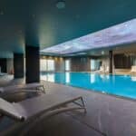 Entspannter Wellnesspool im Hotel Factory Resort an Silvester