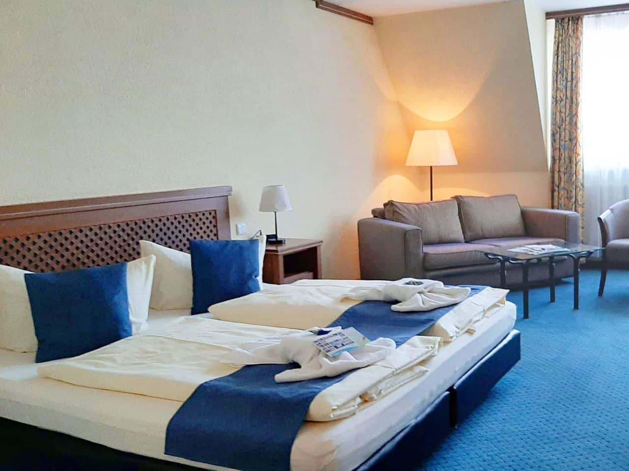 Modern eingerichtetes Doppelzimmer im Hotel Gasthaus zum Schwan – ideal für einen entspannten Silvesterurlaub.
