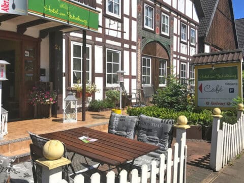 Außenansicht des Hotel Höxter Am Jakobsweg, perfekter Ort für eine Silvesterreise ins Weserbergland