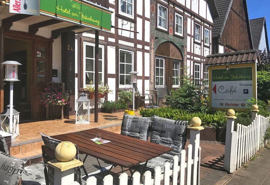 Außenansicht des Hotel Höxter Am Jakobsweg, perfekter Ort für eine Silvesterreise ins Weserbergland