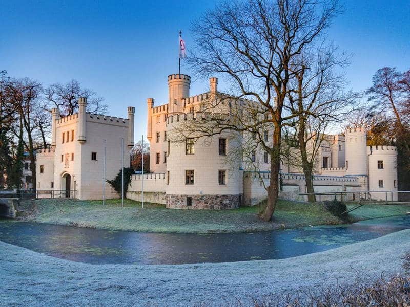 Winterliche Atmosphäre am Hotel Jagdschloss Letzlingen zu Silvester