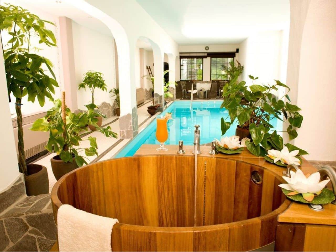 Pool- und Wellnessbereich im Hotel Lellmann – Erholung über Silvester