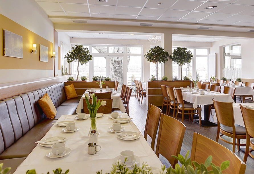 Stilvoll gedecktes Restaurant für das Silvester-Dinner im Hotel Lindenhof