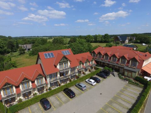 Außenansicht des Hotels in idyllischer Lage für Silvesterurlaub