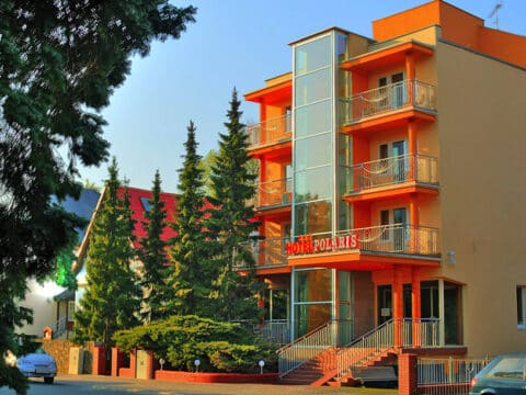 Außenansicht des Hotel Polaris in Swinemünde – perfekte Lage für Silvester an der polnischen Ostsee