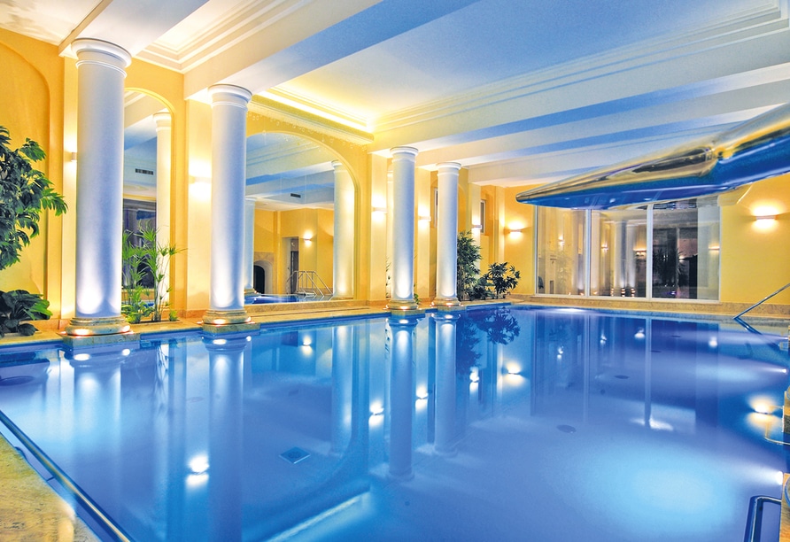 Großzügiges Hallenbad im Hotel Polaris für pure Entspannung an der polnischen Ostsee