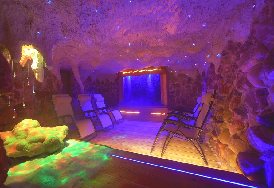 Einzigartige Salzgrotte im Wellnessbereich des Hotel Polaris – perfekt für Entspannung an Silvester
