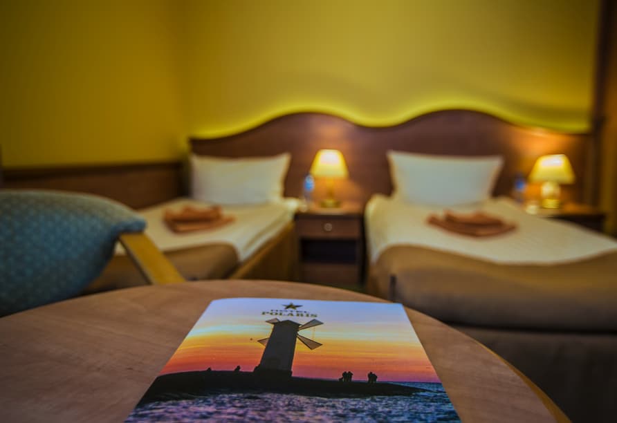 Doppelzimmer im Hotel Polaris mit gemütlicher Atmosphäre und Blick auf die Ostsee