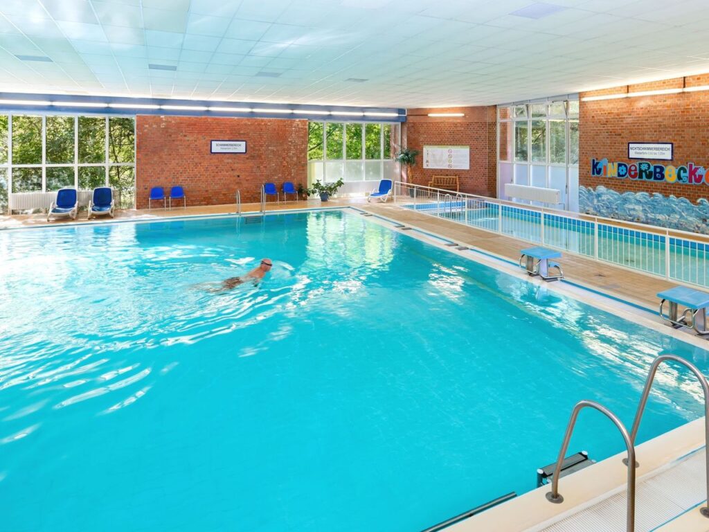 Beheizter Innen-Pool im AHORN Seehotel Templin für Erholung und Entspannung an Silvester