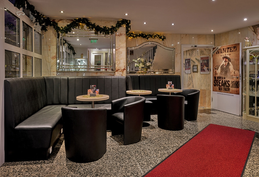 Gemütliche Lounge im Hotel-Restaurant Barbarossahof für eine stilvolle Silvesterfeier mit festlicher Dekoration.