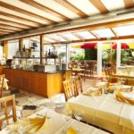 Gemütlicher Gastraum im Hotel-Restaurant Storchen für Silvesterfeier mit elegant gedeckten Tischen