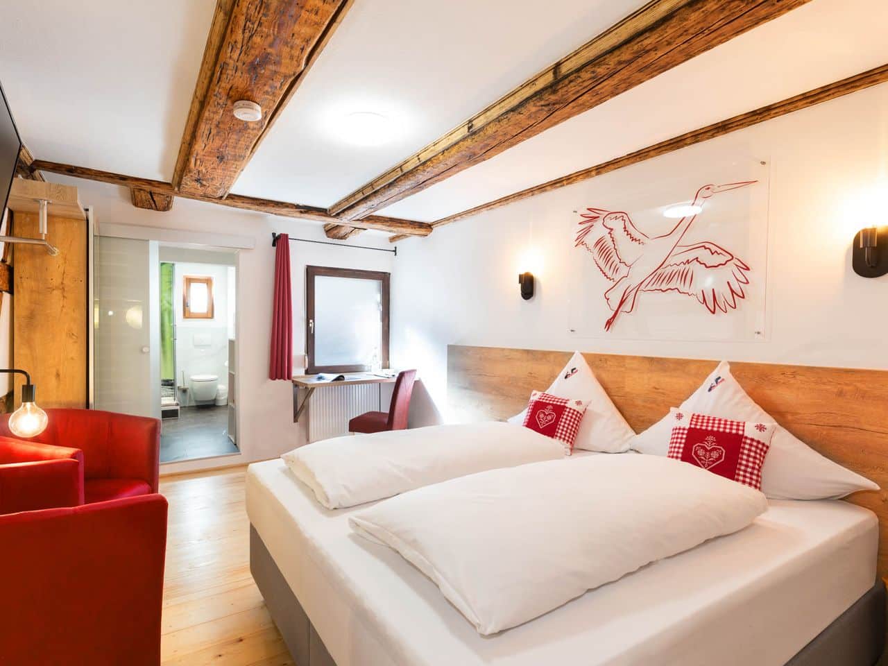 Gemütliches Doppelzimmer im Landhausstil im Hotel-Restaurant Storchen – ideal für Silvester