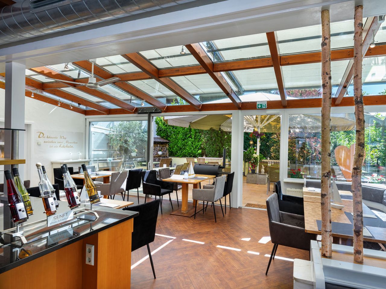 Eleganter Wintergarten im Hotel-Restaurant Storchen mit stilvoller Beleuchtung für Silvester