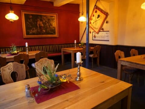 Der einladende Restaurantbereich im Hotel Zum Alten Fritz, ideal für ein festliches Silvesteressen.