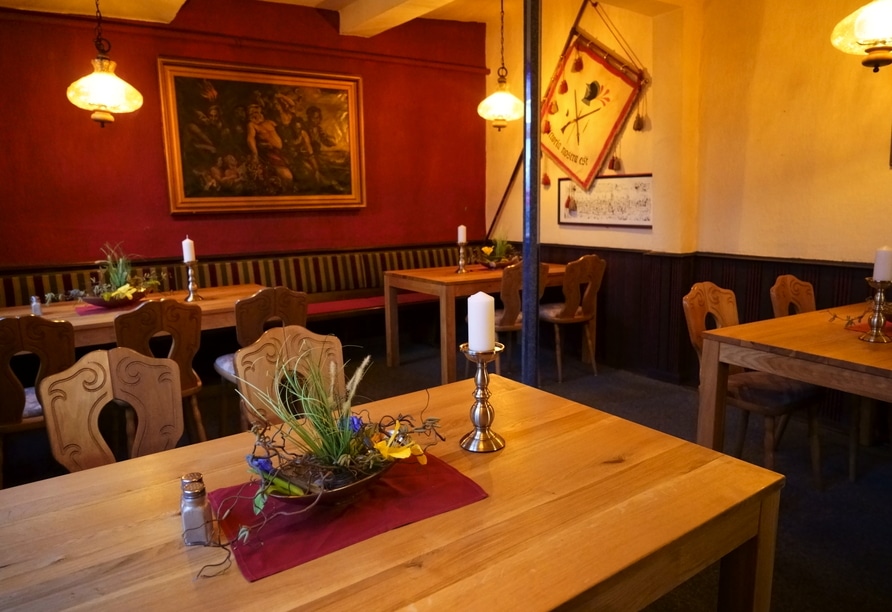 Der einladende Restaurantbereich im Hotel Zum Alten Fritz, ideal für ein festliches Silvesteressen.