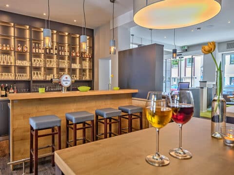 Stilvolle Hotelbar im Hotel Zur Börse – Perfekt für einen Silvesterdrink.