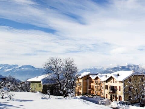 Das verschneite Hotel Stella delle Alpi in Südtirol zu Silvester