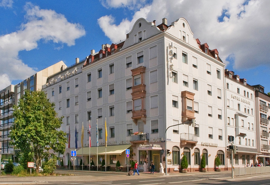 Außenansicht des Ringhotel Loew's Merkur – zentral in Nürnberg gelegen, perfekt für Ihre Silvesterreise