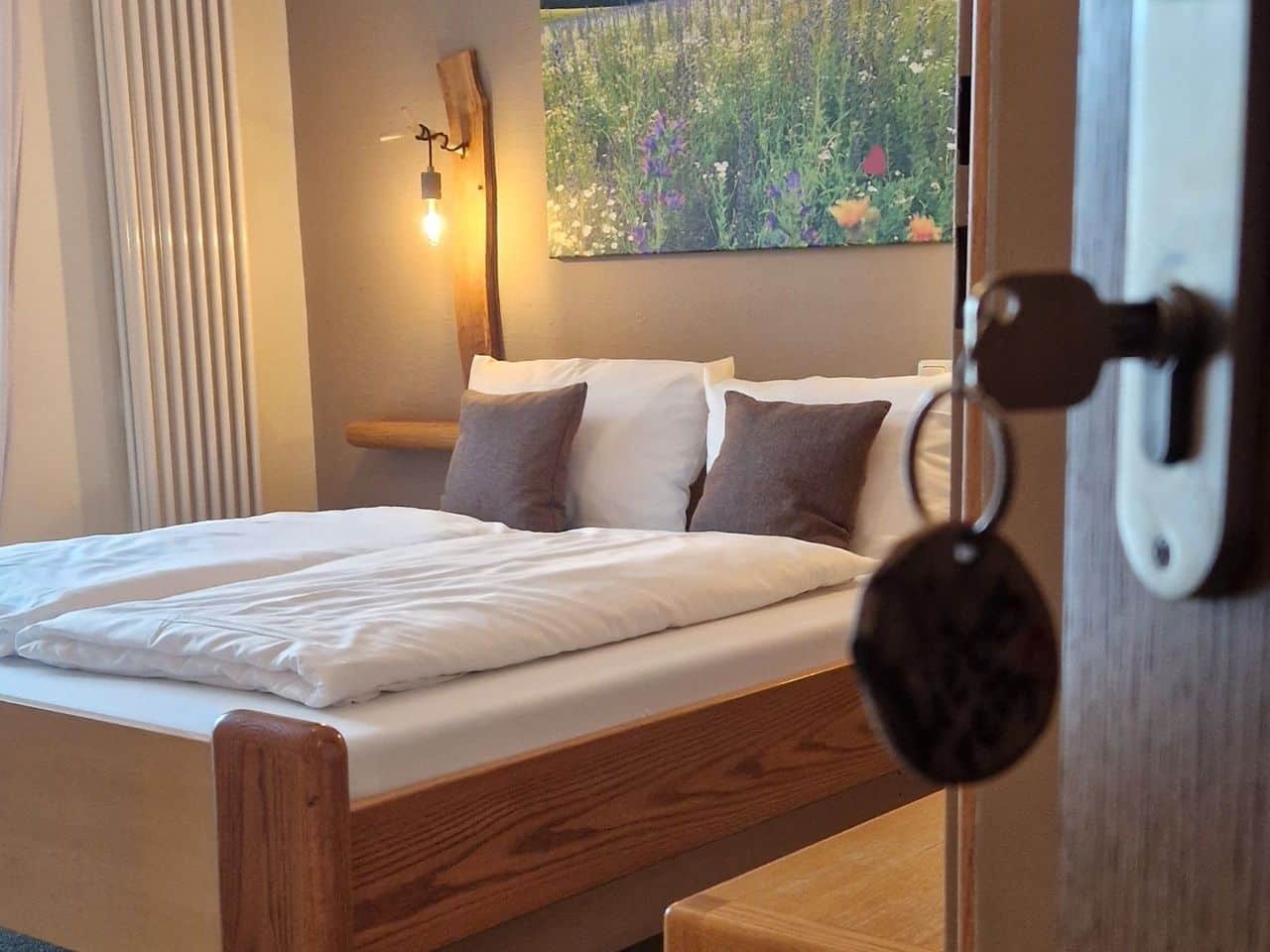 Komfortables Zimmer im Hotel Goldenes Fass mit moderner Einrichtung für Silvester
