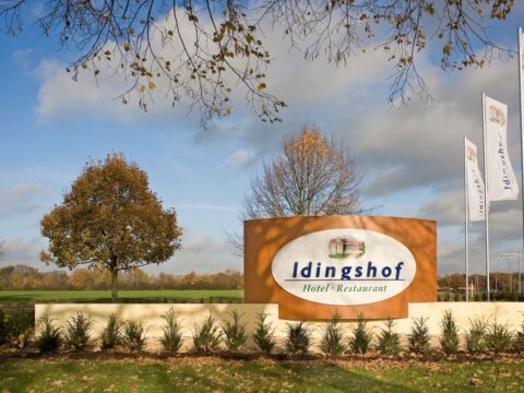 Eingangsbereich mit Logo des IDINGSHOF Hotel & Restaurant zu Silvester