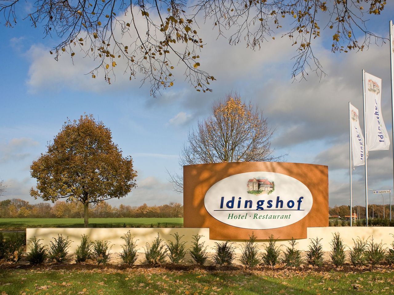 Eingangsbereich mit Logo des IDINGSHOF Hotel & Restaurant zu Silvester