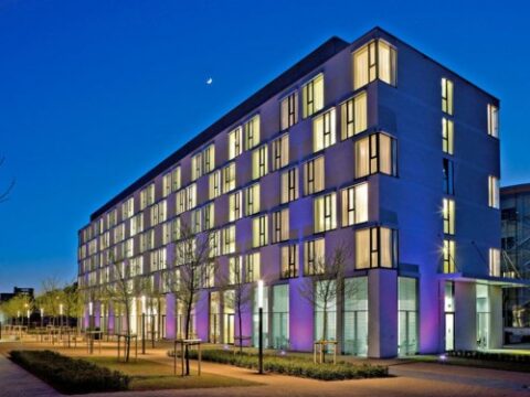 Hotel INNSIDE by Melia Düsseldorf Derendorf bei Nacht an Silvester