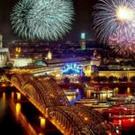 Feuerwerk an Silvester über Köln mit Blick auf den Dom und das Ameron Hotel Regent