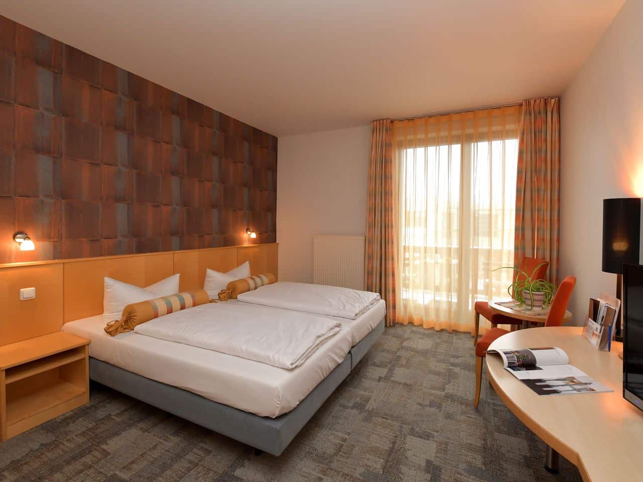 Modern eingerichtetes Doppelzimmer im Landhotel Rittmeister für eine erholsame Silvesterreise mit Wellness und kulinarischen Highlights.
