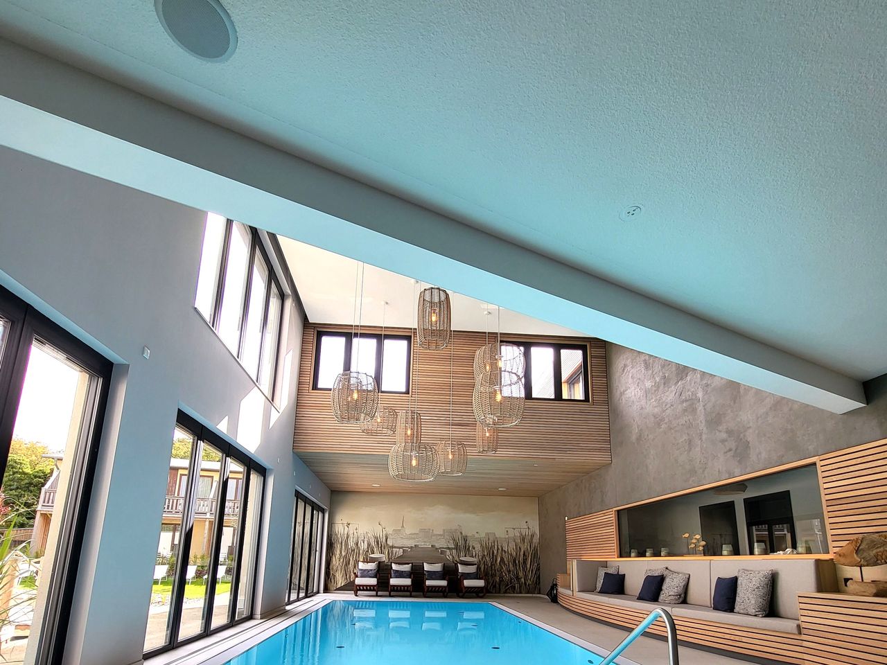 Moderner Wellnessbereich mit Pool im Landhotel Rittmeister – perfekt für eine entspannte Silvesterreise mit Erholung und Ruhe.