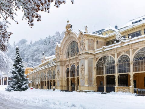 Historische Kolonnade in Marienbad, der perfekte Rahmen für eine Silvesterreise ins Hotel Chateau Monty Spa Resort