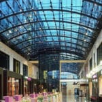 Glasüberdachter Empfangsbereich des Maritim Hotel Düsseldorf zur Silvesterveranstaltung
