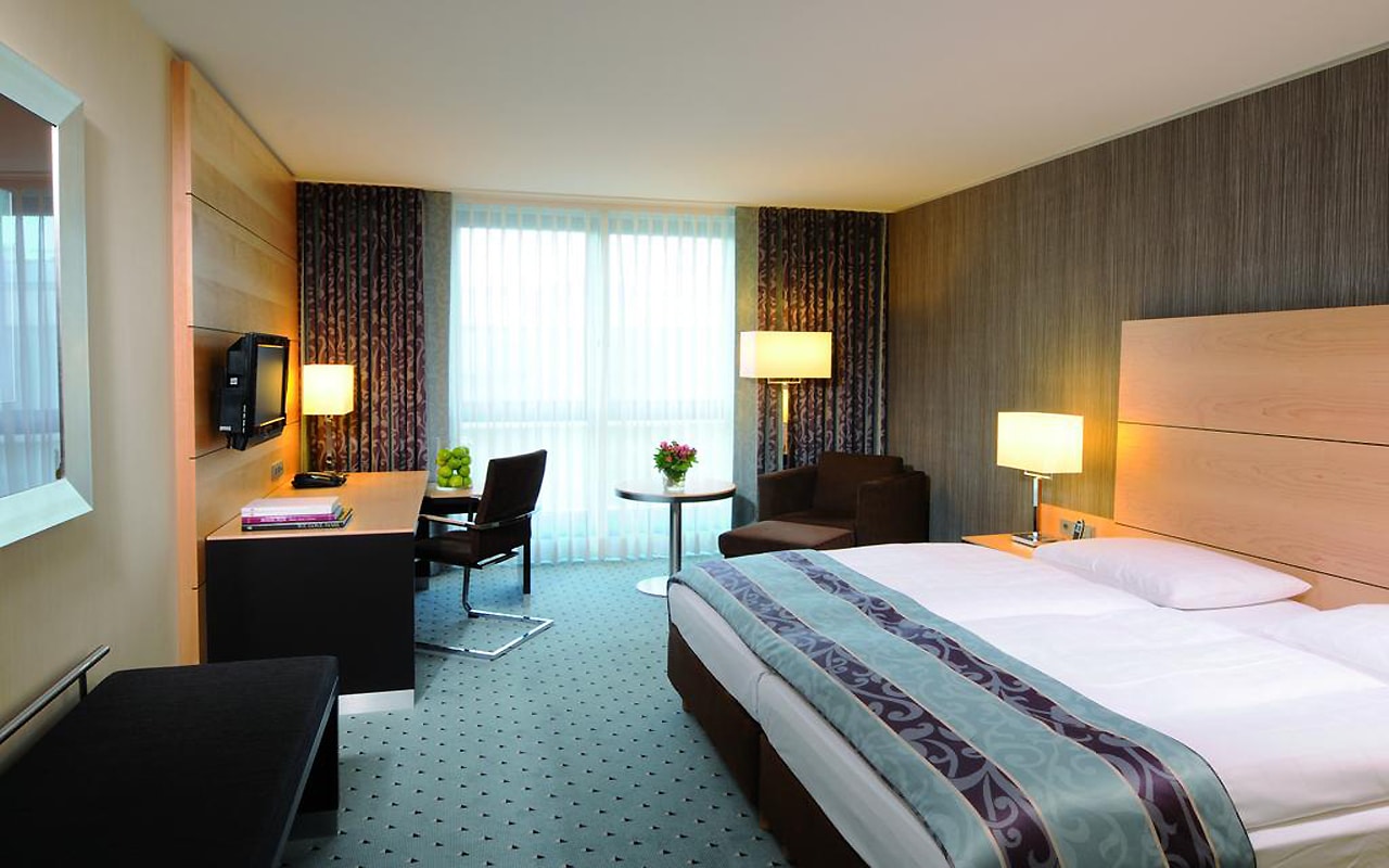 Modernes Hotelzimmer im Maritim Hotel Düsseldorf für Silvesterübernachtung