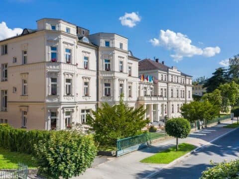 Außenansicht des Monti Spa Hotels als perfekte Silvester-Location