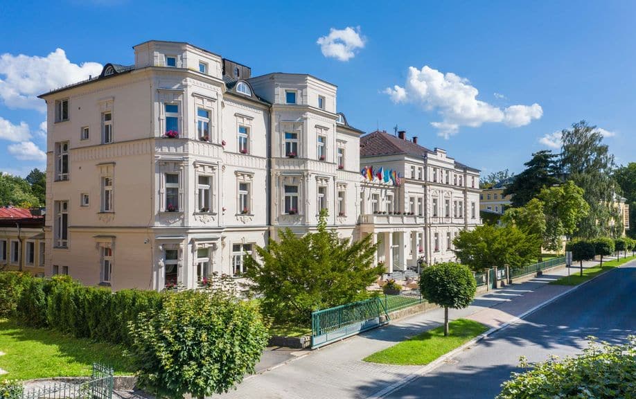 Außenansicht des Monti Spa Hotels als perfekte Silvester-Location