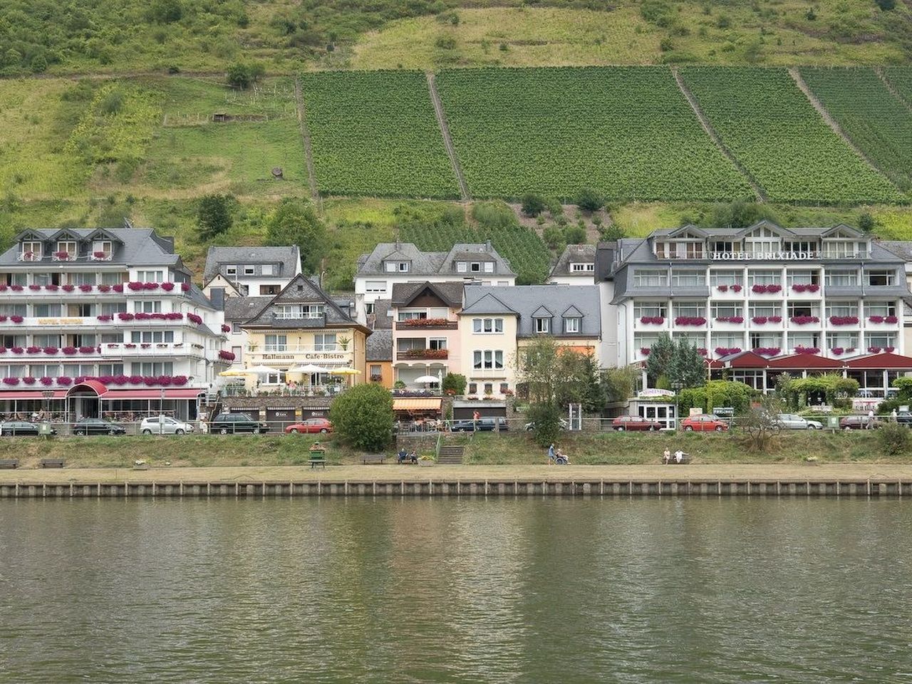 Außenansicht des Moselstern-Hotels Brixiade & Triton an der Mosel
