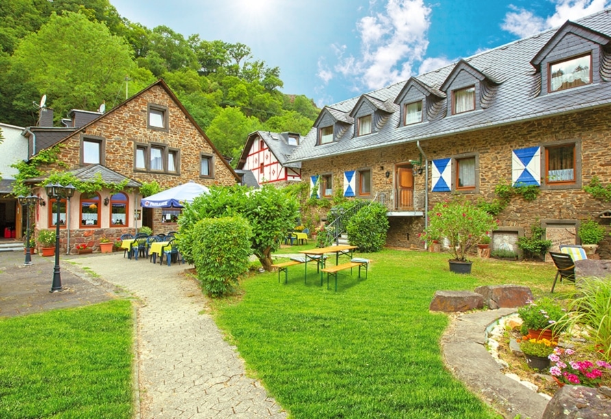 Außenansicht vom Mühlen Hotel Konschake an der Mosel an Silvester