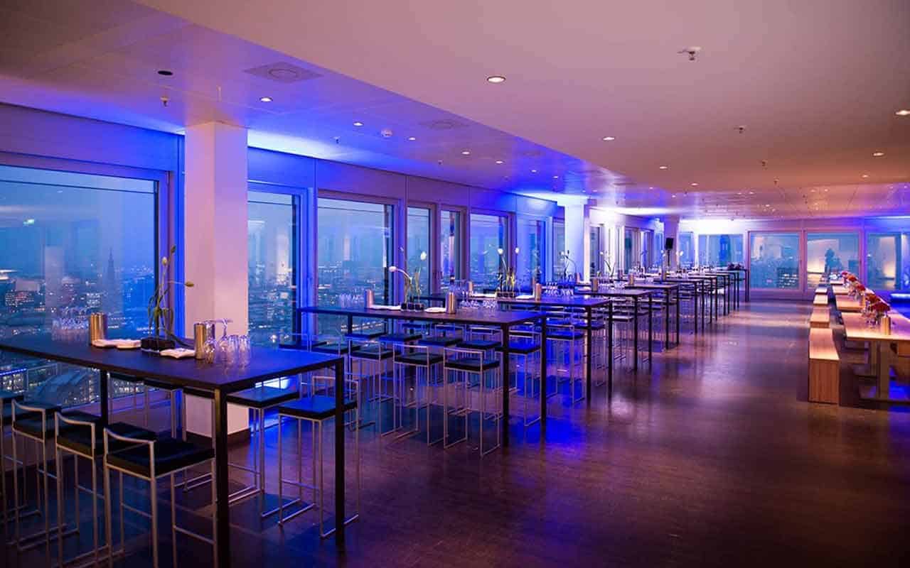 Elegante Atmosphäre und exklusive Sitzplätze für die Silvester-Gala im Panoramadeck EMPORIO