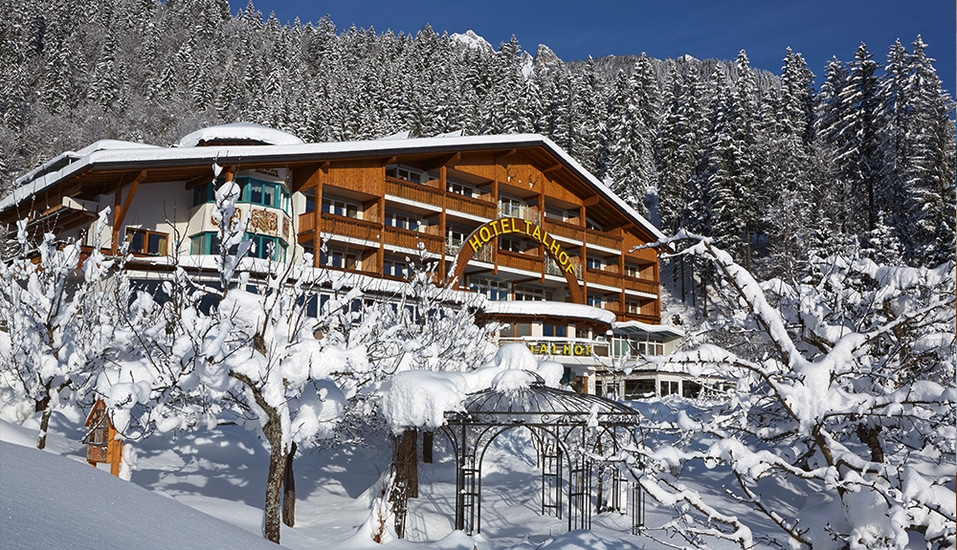 Das Panoramahotel Talhof im Winter – eine traumhafte Kulisse für einen unvergesslichen Jahreswechsel.