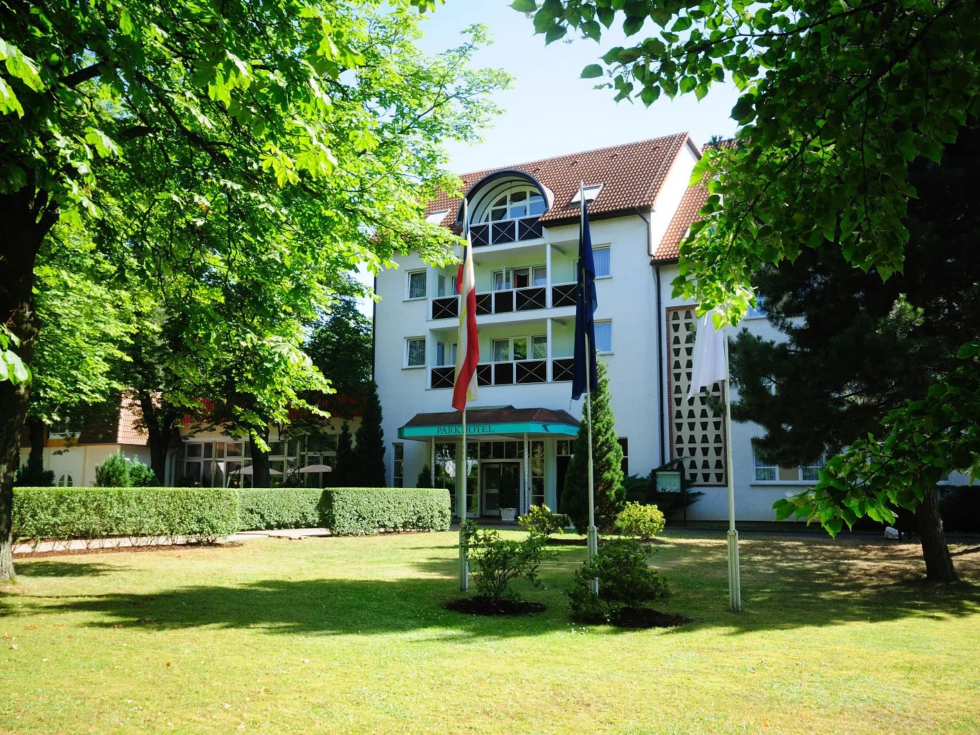 Außenansicht des Parkhotel Klüschenberg im Winterurlaub zu Silvester