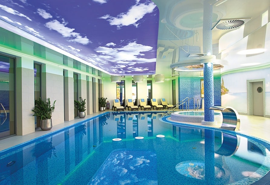 Hallenbad mit Whirlpool im Hotel Grand Laola Vital & SPA an der Ostsee