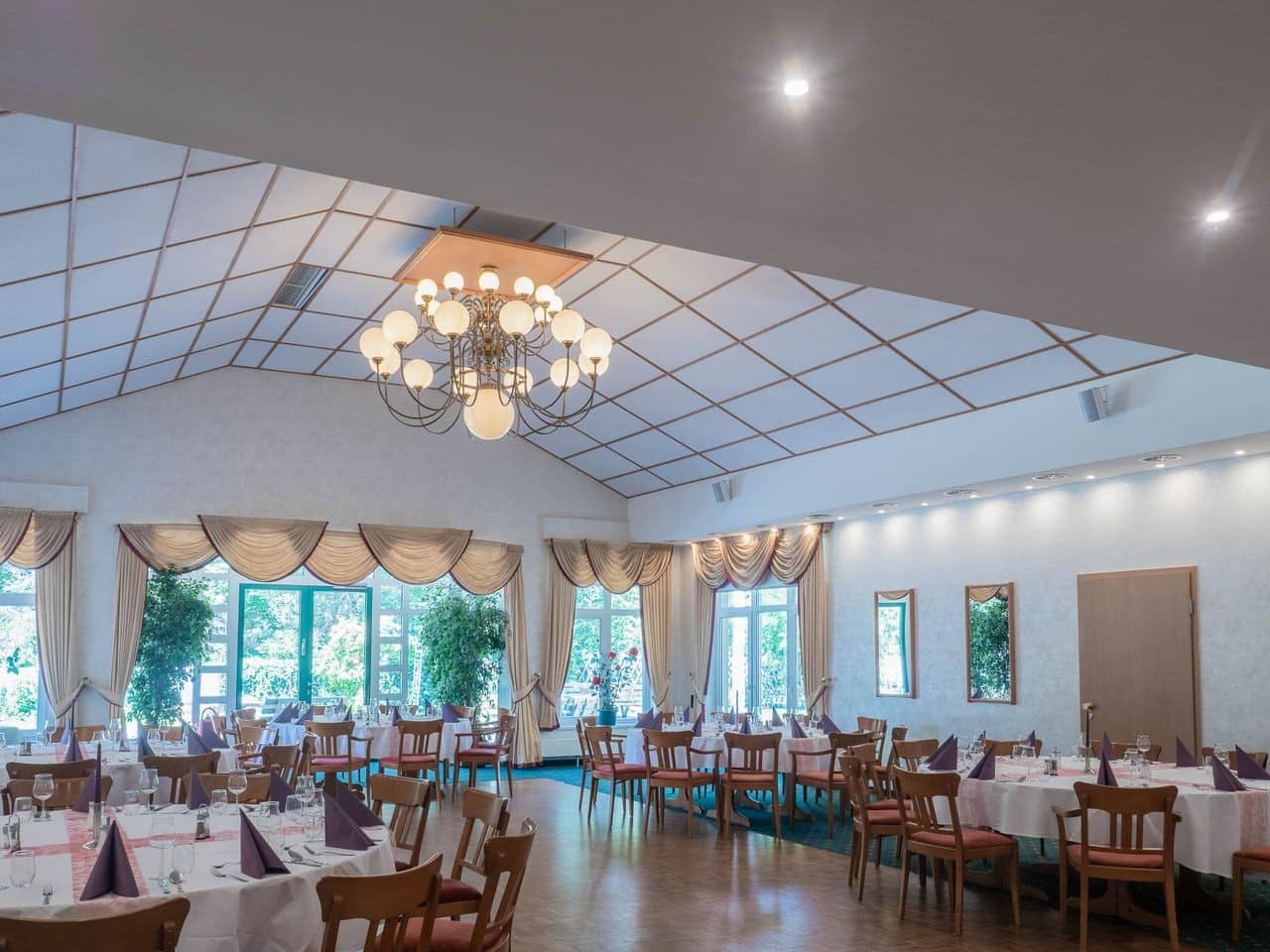 Elegant dekoriertes Restaurant im Ferien Hotel Spree-Neiße für die Silvesterfeier